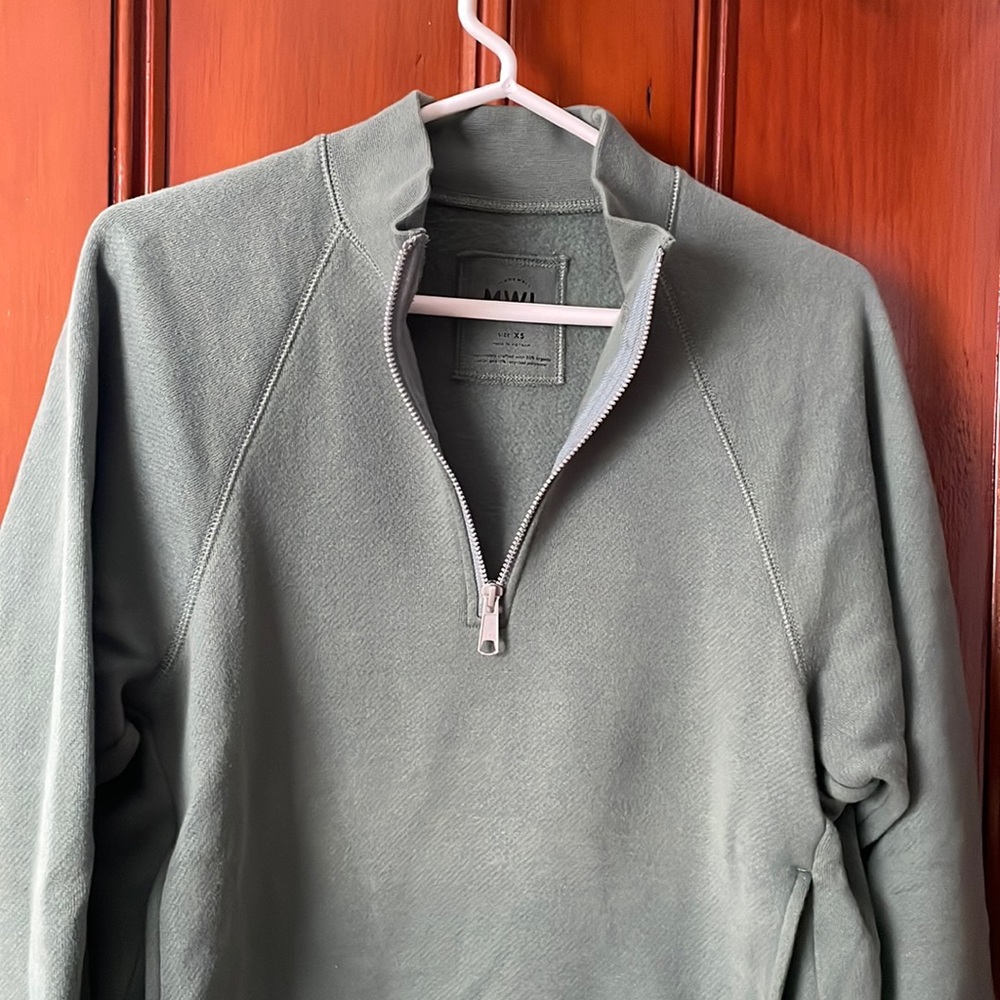 Madewell women’s XS sage green quarter-zip sweatshirt, fleece lined + pockets.